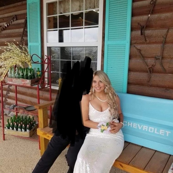 Prom dress - Picture 1 of 4